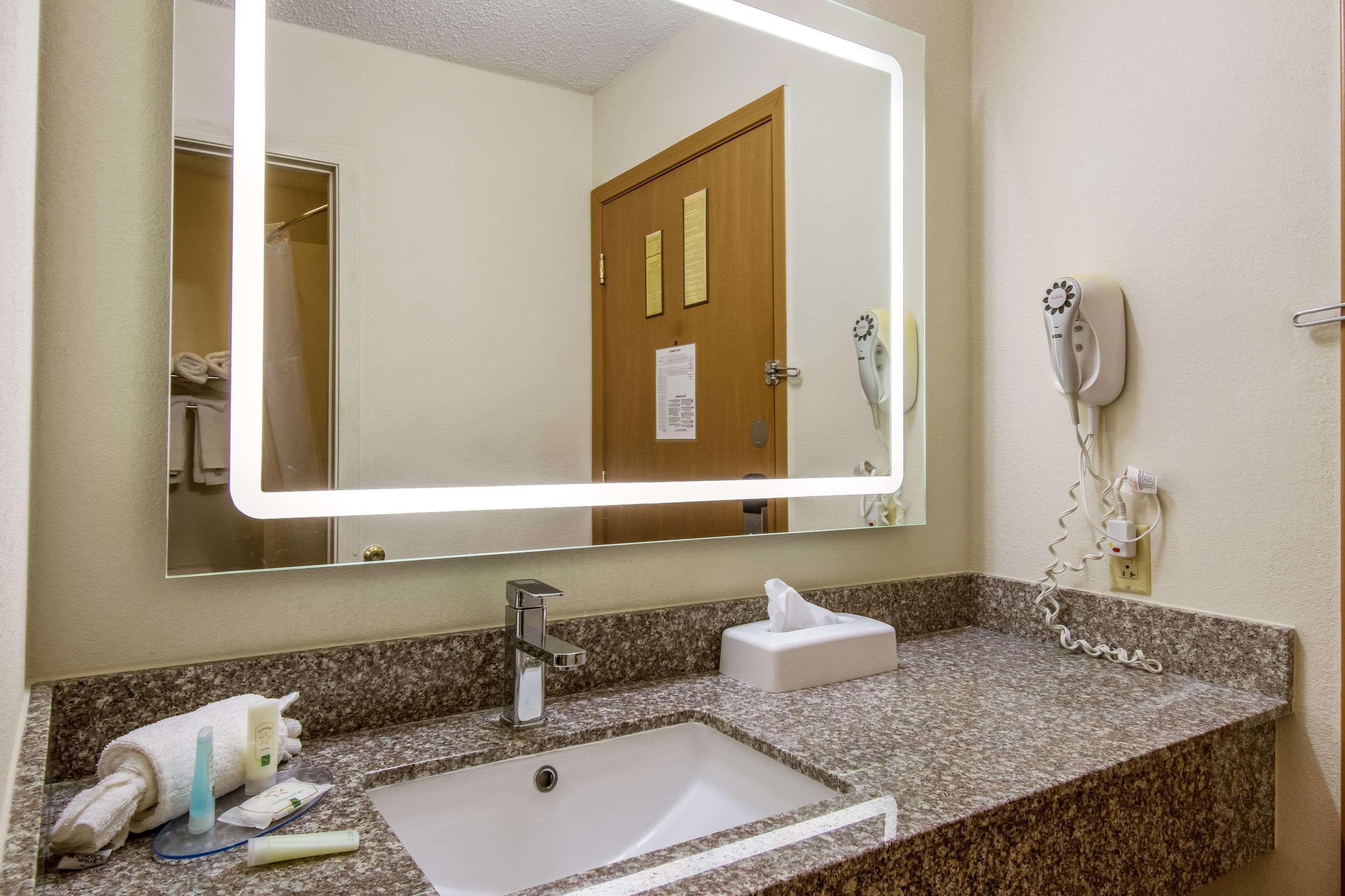 Quality Inn Bloomsburg Buitenkant foto