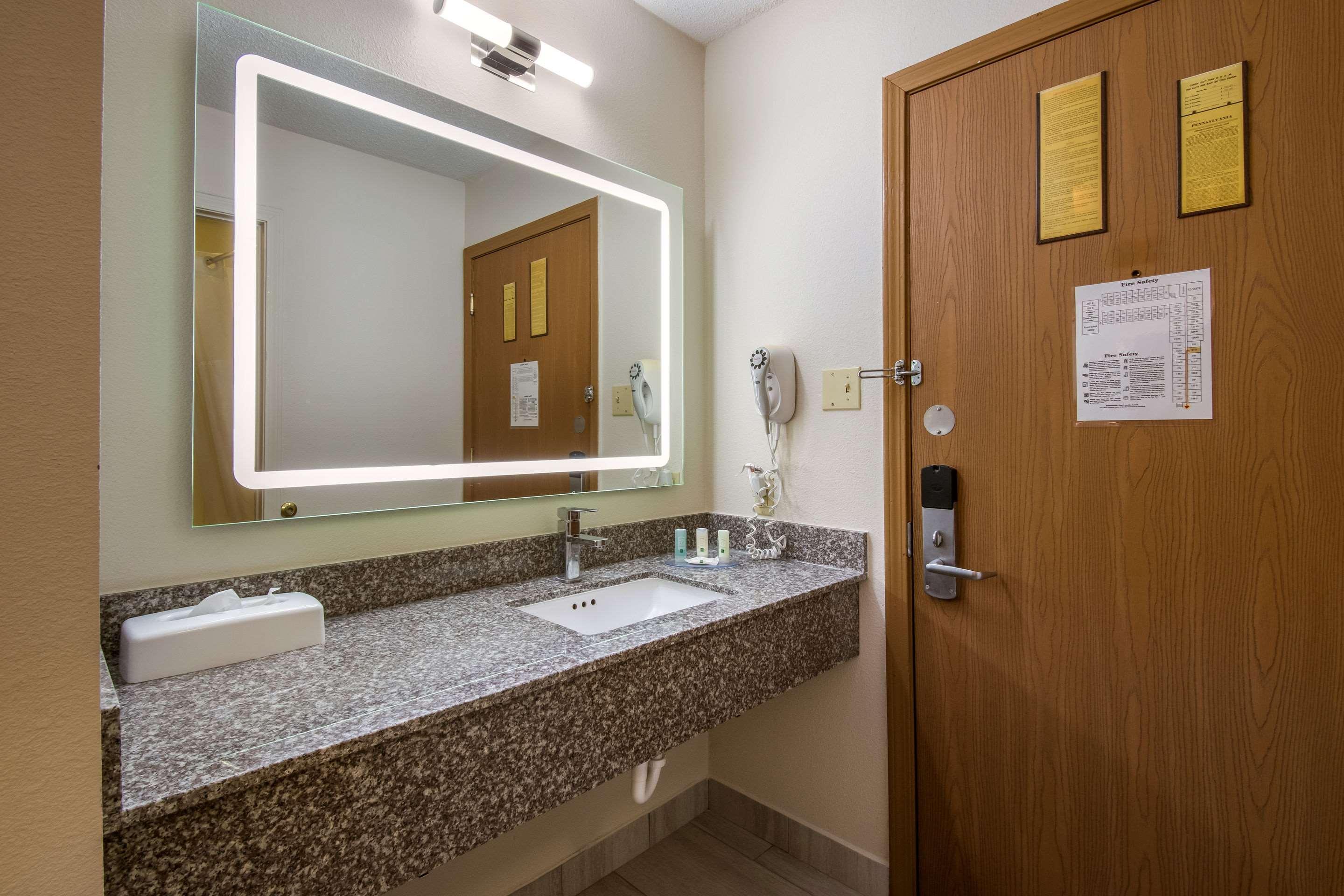 Quality Inn Bloomsburg Buitenkant foto